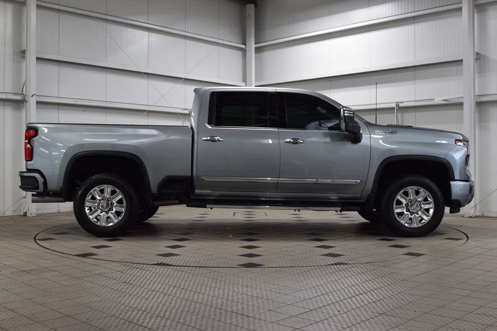 Used 2025 Chevrolet Silverado 2500 High Country w/ Technology Package AWD/4WD image 9