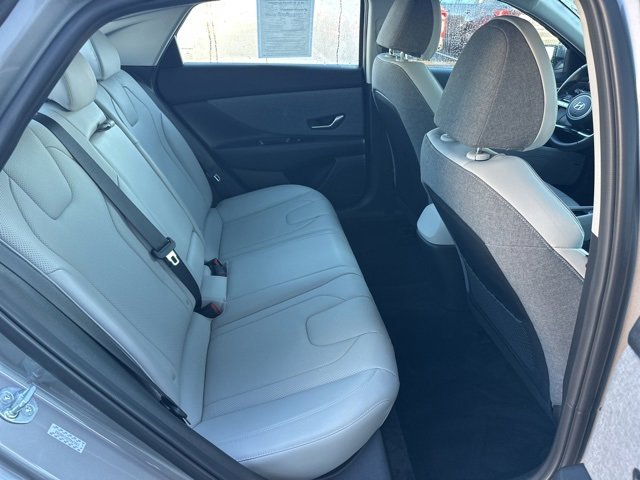 Used 2023 Hyundai Elantra Limited image 36