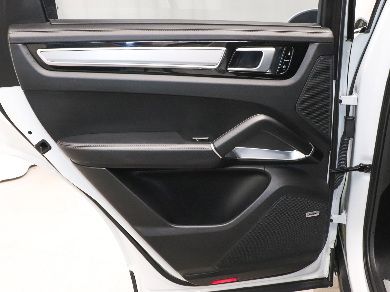 Used 2020 Porsche Cayenne Turbo image 16