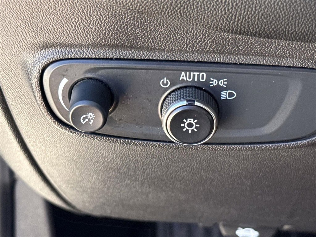 Used 2022 Chevrolet Equinox LS image 16