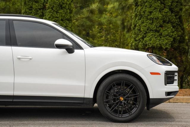 Used 2024 Porsche Cayenne AWD/4WD image 14