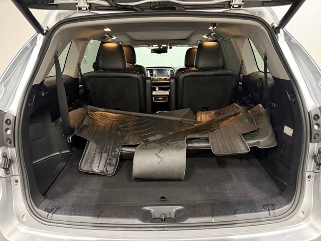 Used 2016 Toyota Highlander Limited Platinum FWD image 41