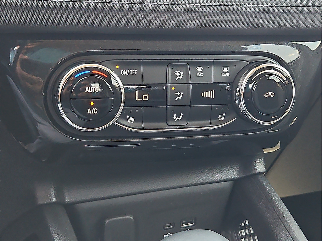 Used 2025 Chevrolet TrailBlazer LT w/ Convenience Package FWD image 17