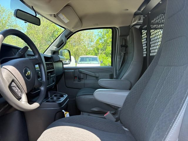 Used 2024 Chevrolet Express 2500 w/ Driver Convenience Package RWD image 24