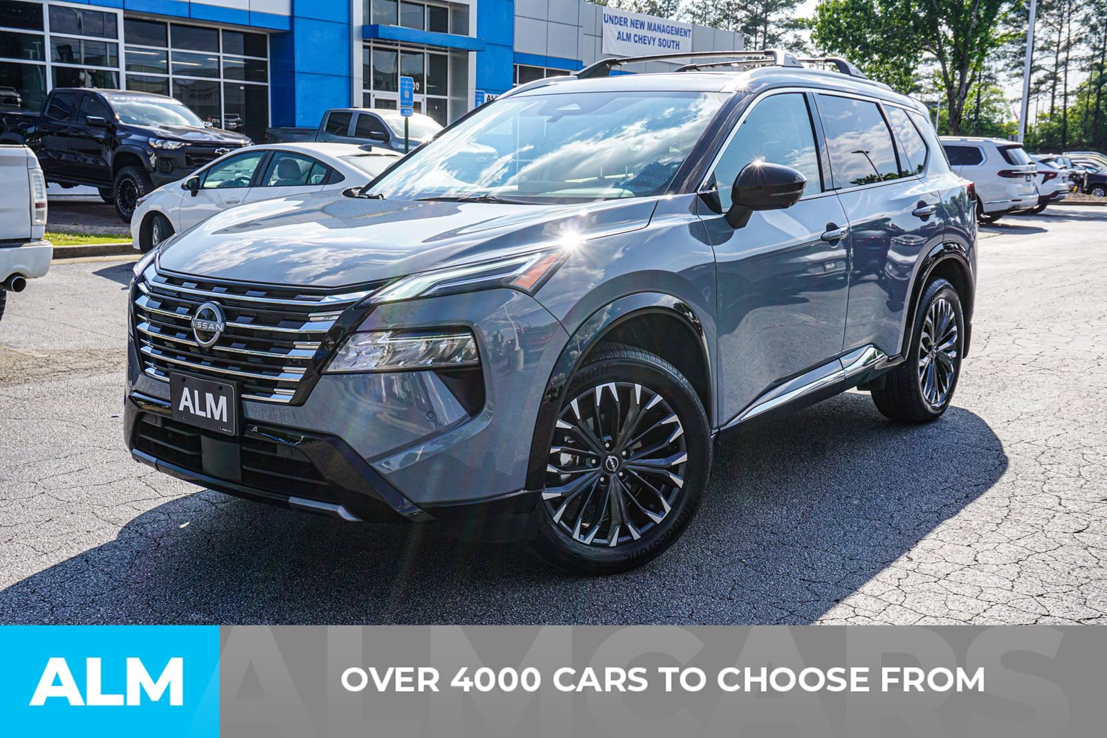 Used 2025 Nissan Rogue Platinum FWD image 3