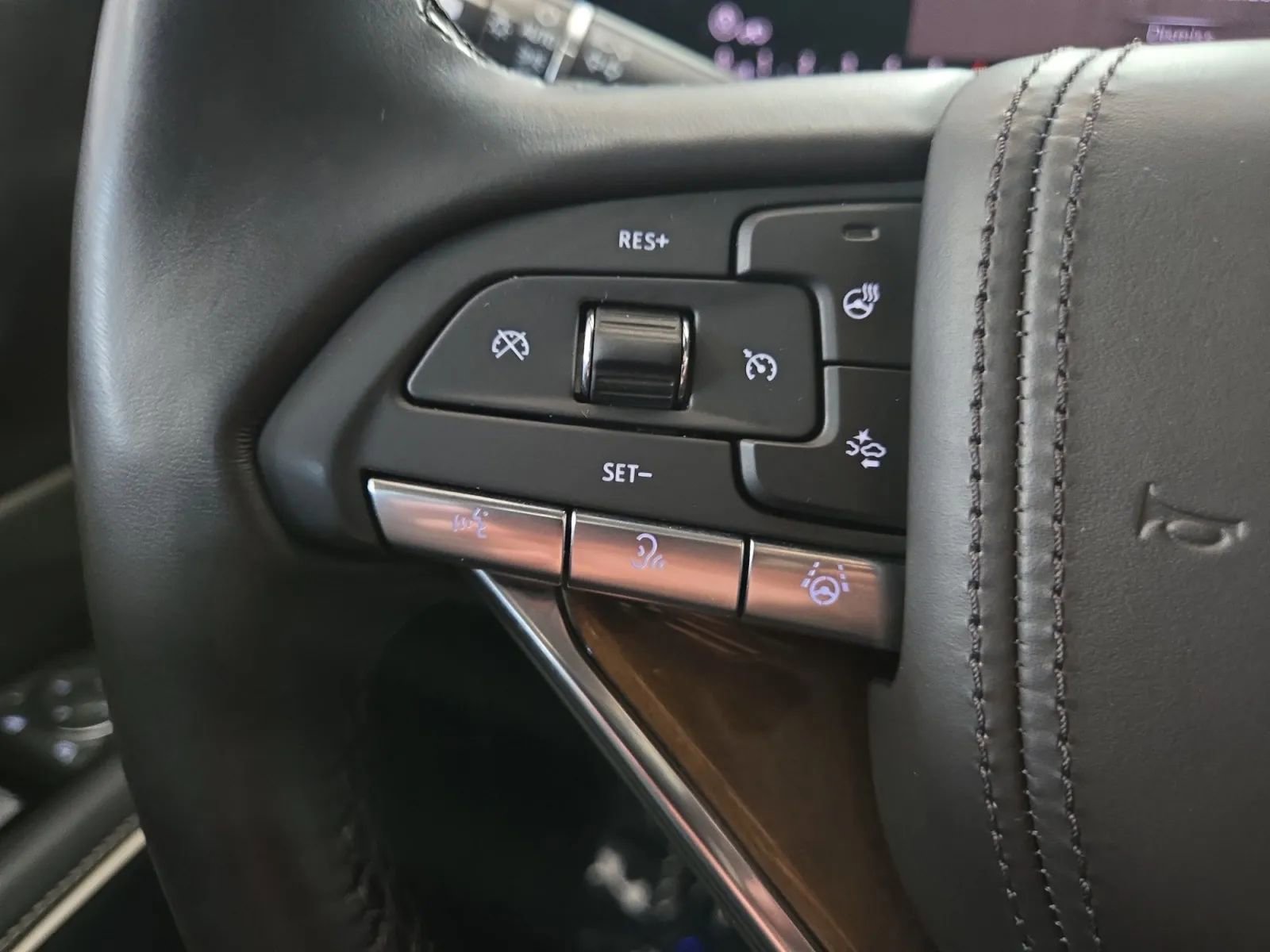Used 2023 Cadillac Escalade Sport Platinum w/ LPO, ONYX Package AWD/4WD image 23