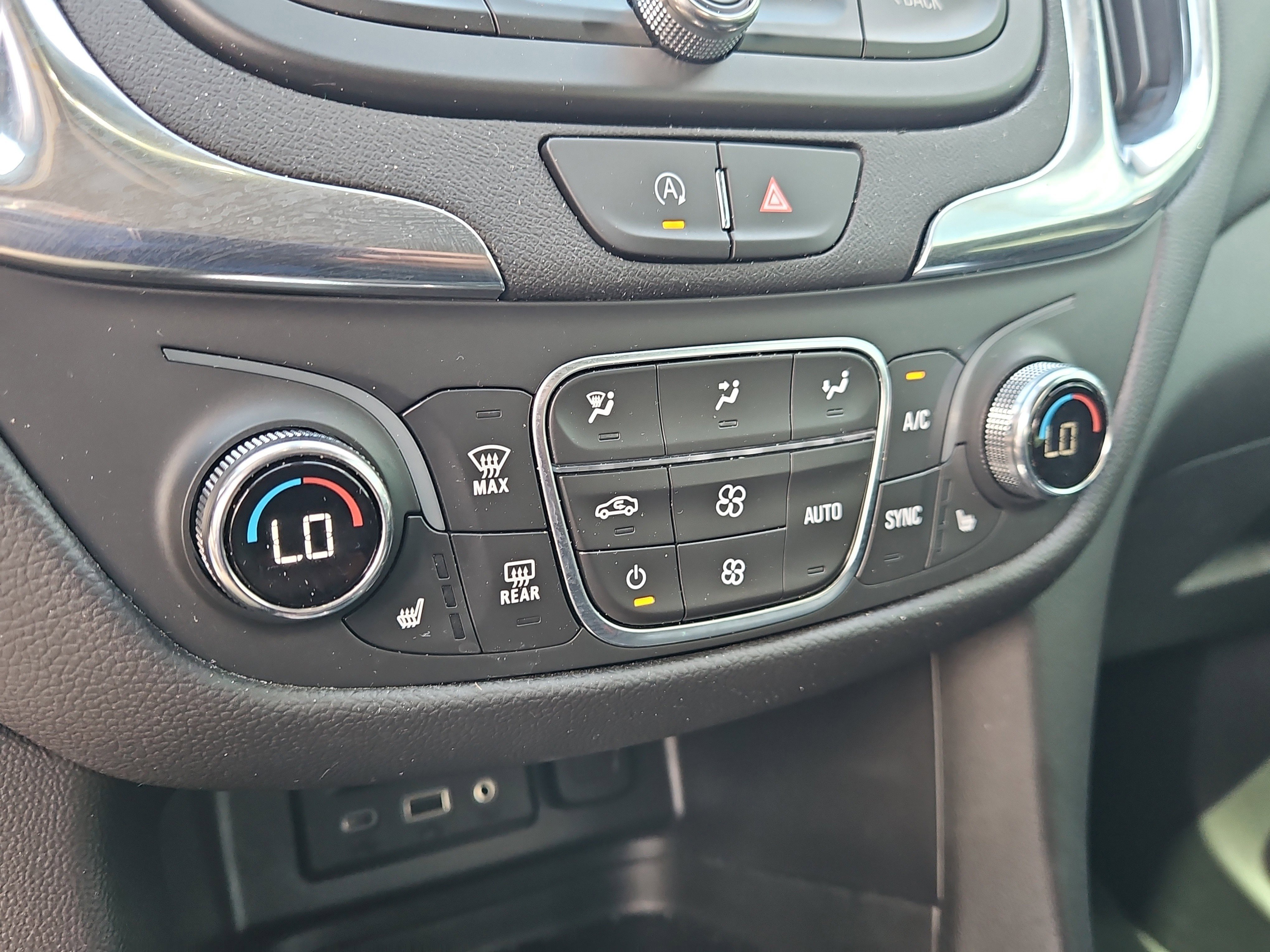 Used 2024 Chevrolet Equinox LT FWD image 28