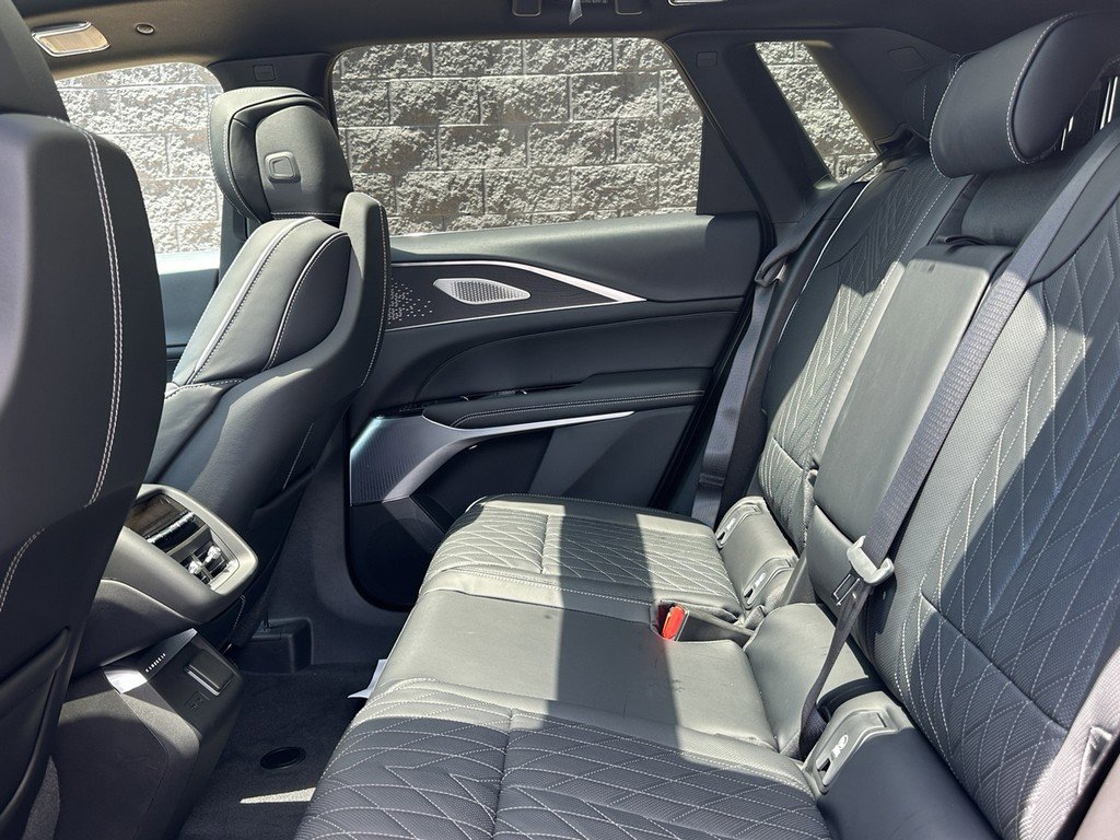 New 2026 Cadillac Lyriq V image 7