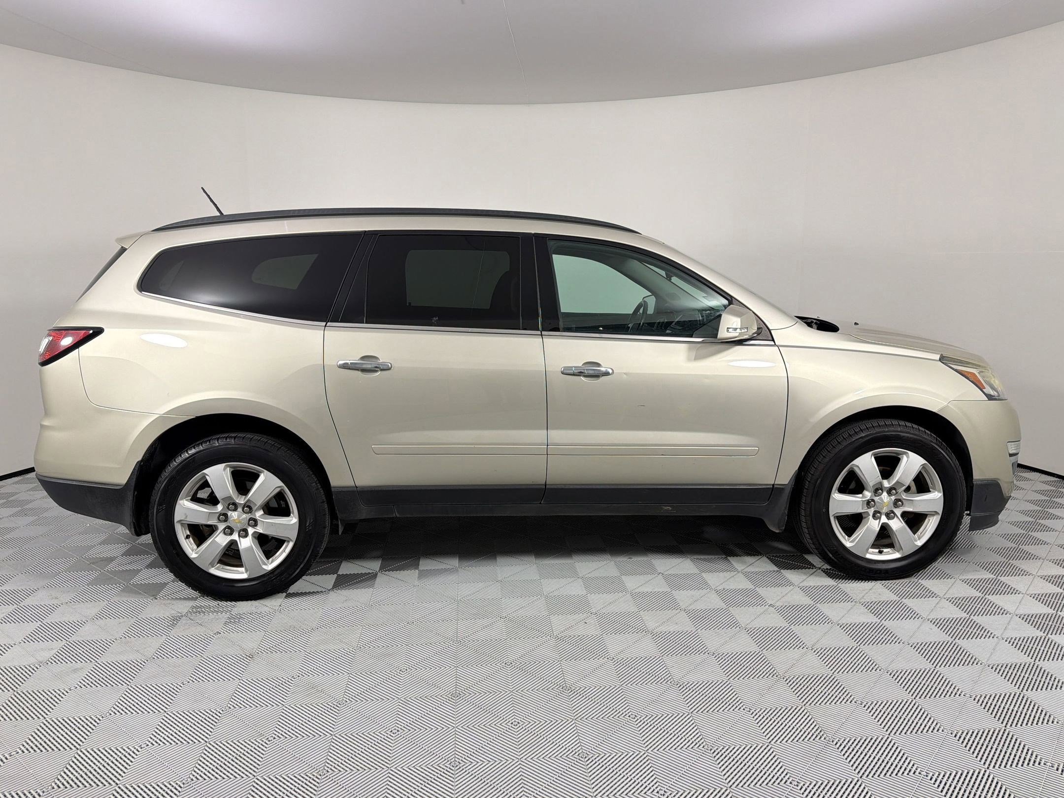 Used 2016 Chevrolet Traverse LT w/ Style and Technology Package image 8
