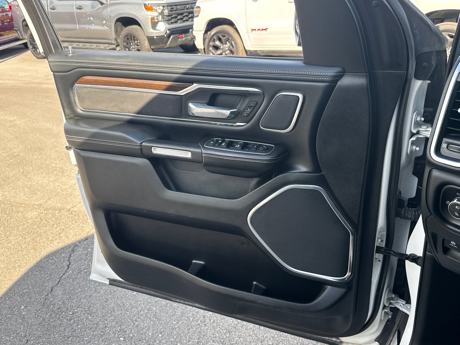 Used 2021 RAM 1500 Laramie AWD/4WD image 19