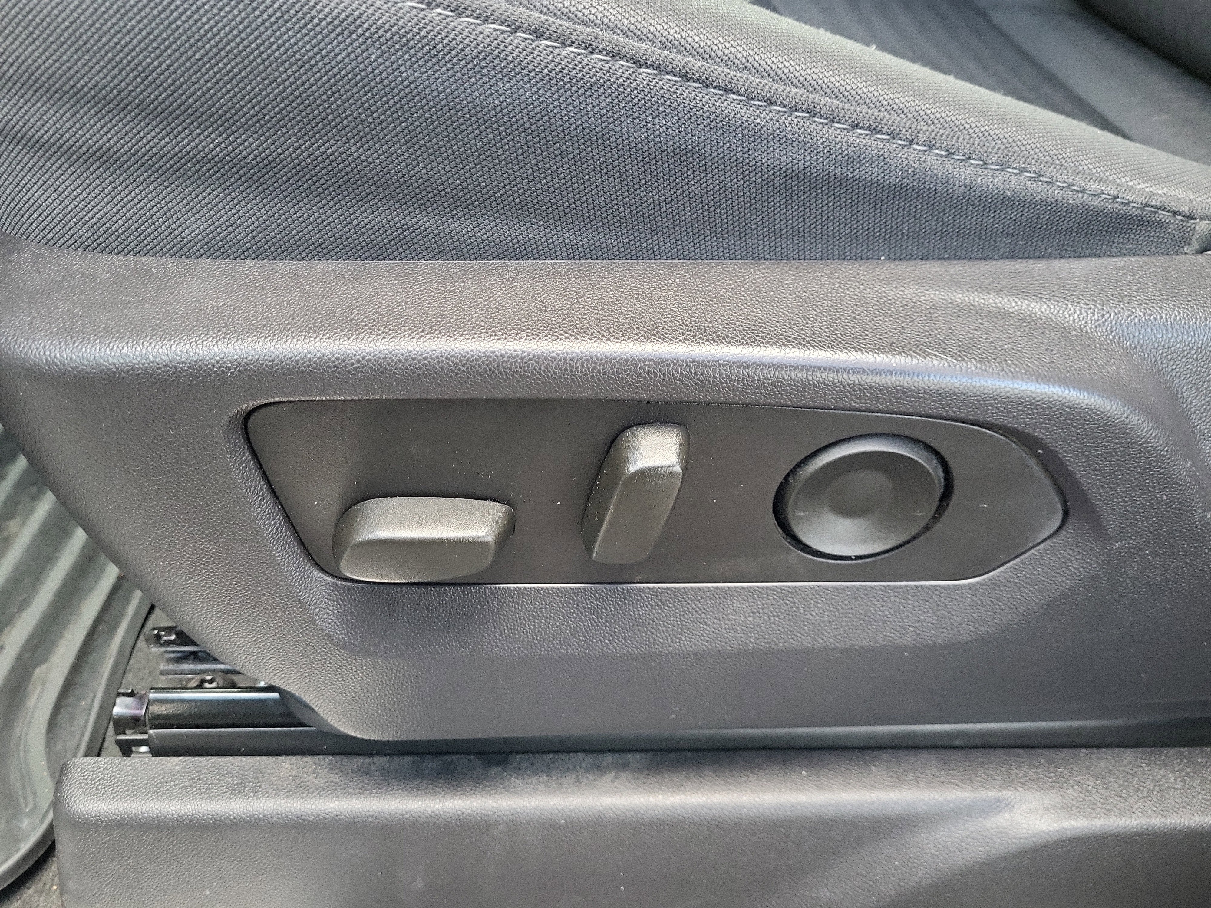 Used 2025 Chevrolet Silverado 1500 LT image 14