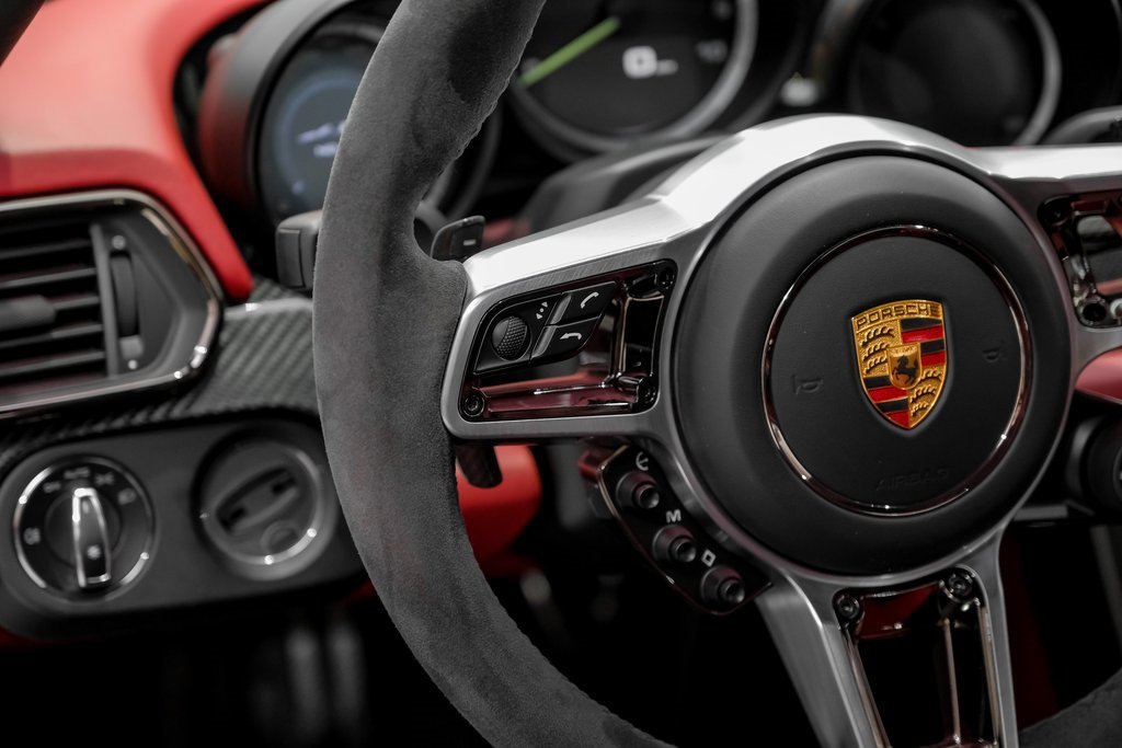 Used 2015 Porsche 918 Spyder image 16