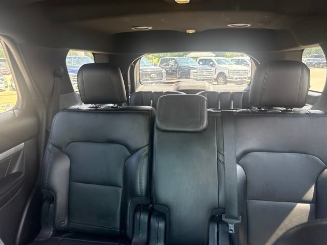 Used 2017 Ford Explorer XLT w/ Equipment Group 202A FWD image 37