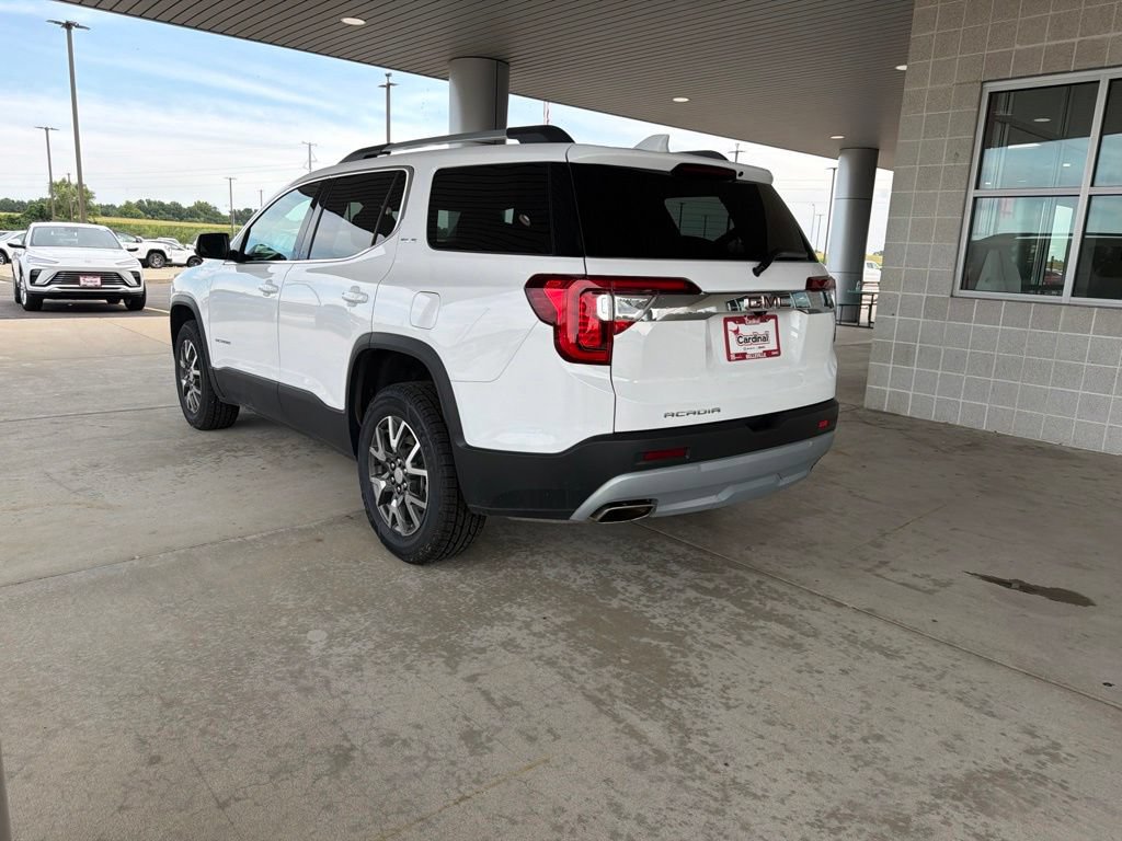 Used 2023 GMC Acadia SLE w/ Driver Convenience Package FWD image 3