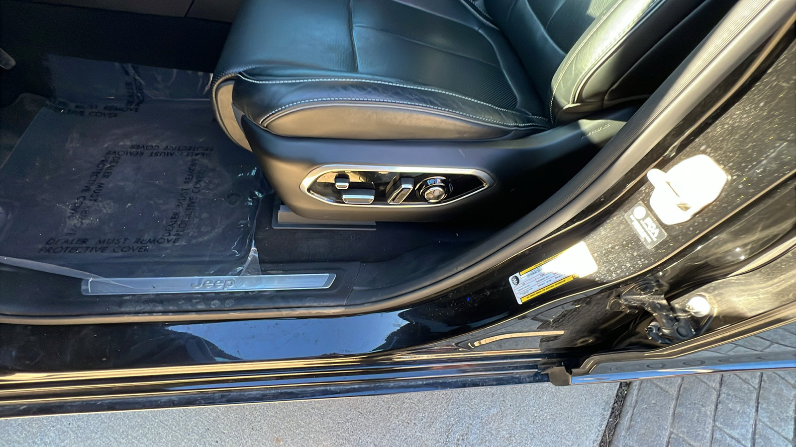 Used 2024 Jeep Grand Cherokee L Overland w/ Advanced Protech Group III image 17