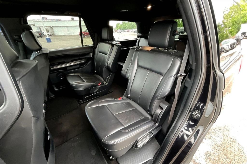 Used 2020 Ford Expedition XLT w/ Equipment Group 202A AWD/4WD image 28