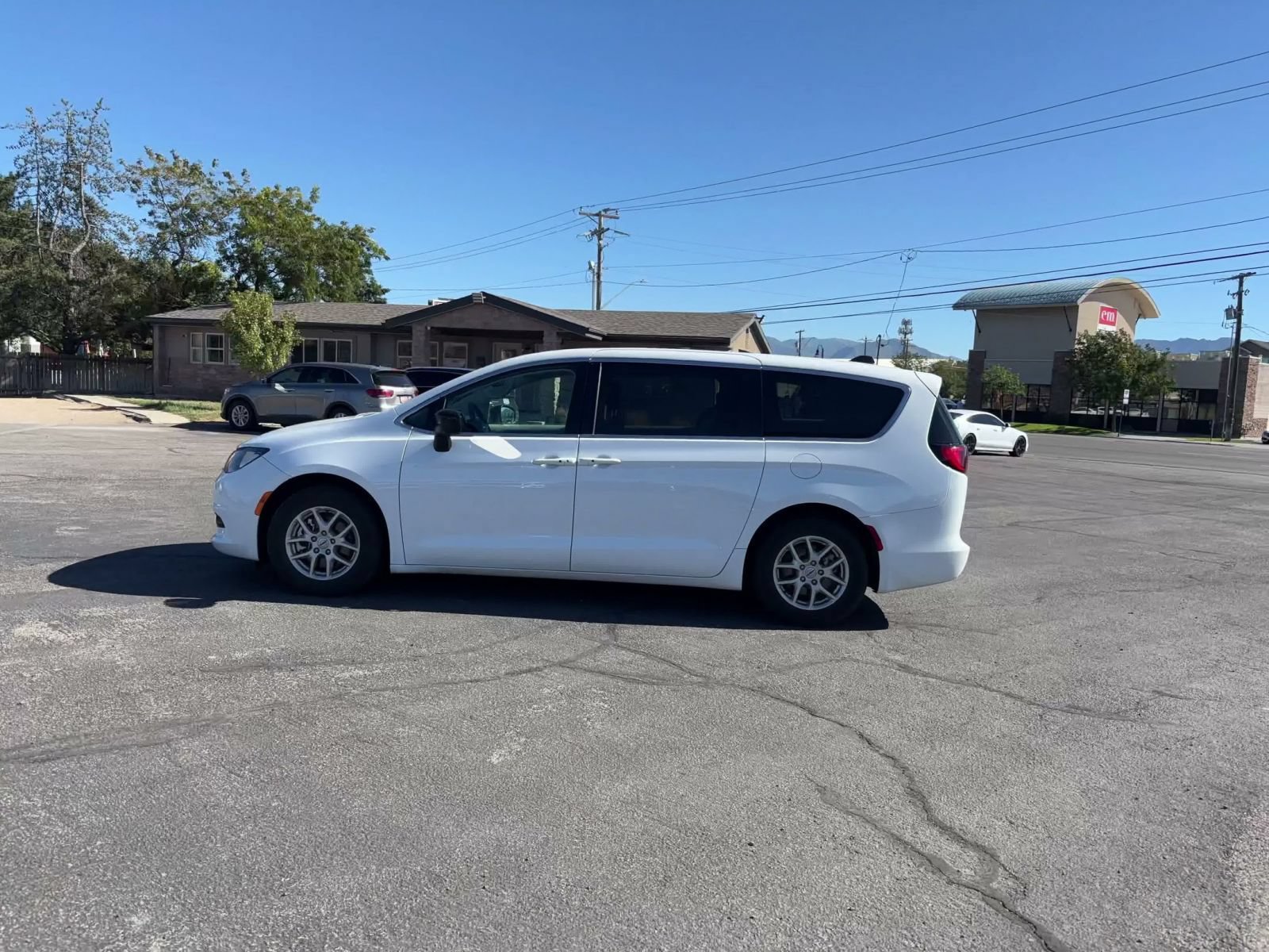 Used 2024 Chrysler Voyager LX FWD image 8