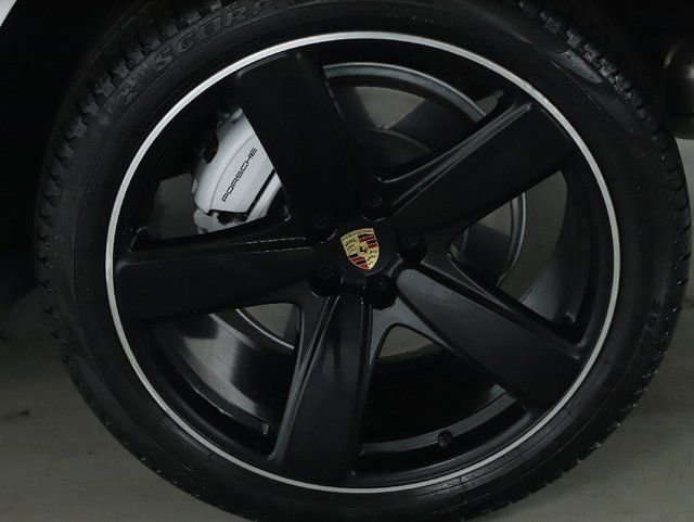 Used 2021 Porsche Macan Turbo image 40