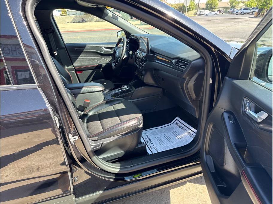 Used 2025 Ford Escape ST-Line Select AWD/4WD image 7