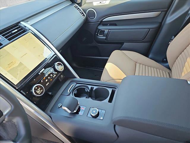 Used 2025 Land Rover Discovery Dynamic SE AWD/4WD image 25