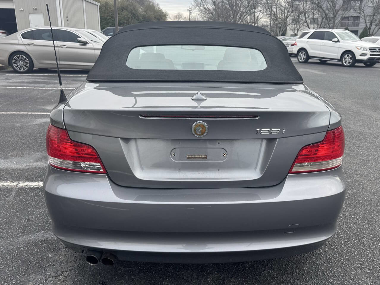 Used 2009 BMW 128i Convertible image 3