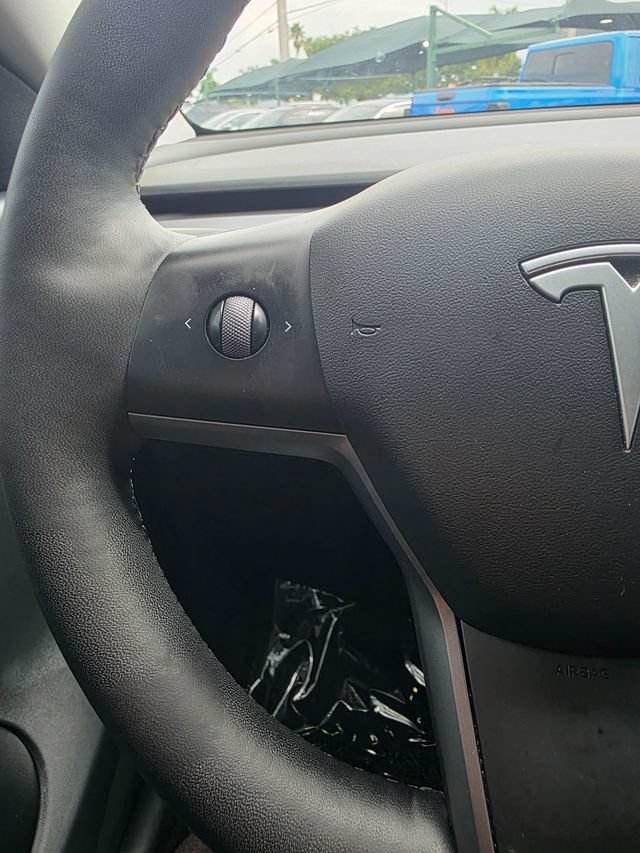Used 2022 Tesla Model Y Long Range AWD/4WD image 19