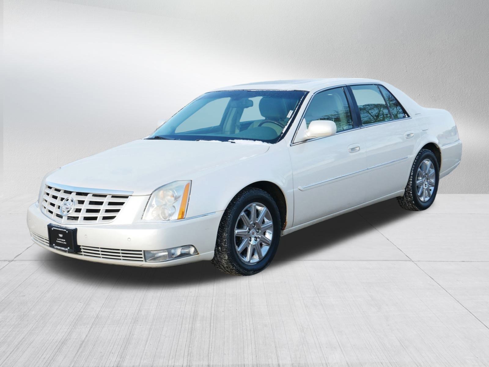 Used 2011 Cadillac DTS Premium image 3