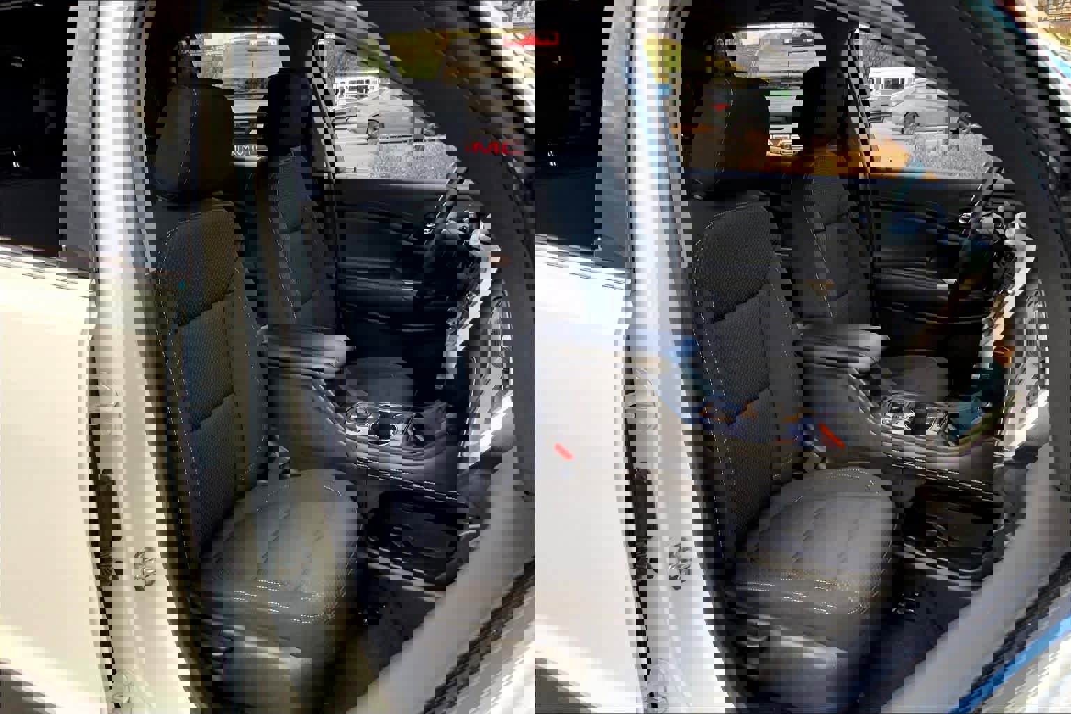 Certified 2023 GMC Acadia SLE w/ Driver Convenience Package image 7