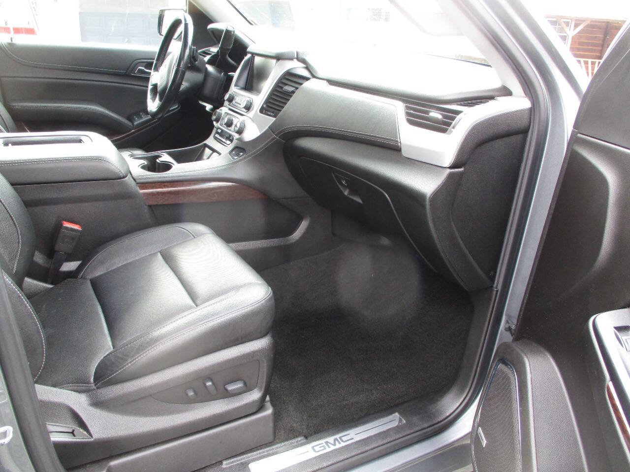 Used 2018 GMC Yukon SLT w/ HD Trailering Package image 8