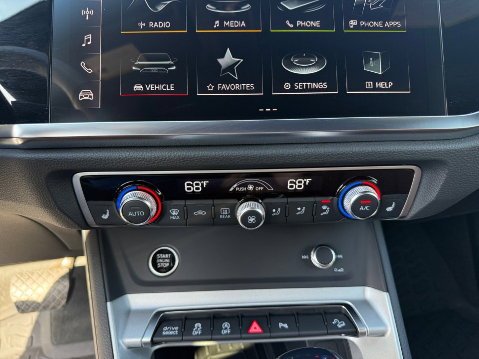 Certified 2025 Audi Q3 2.0T Premium Plus w/ Premium Plus Package image 18