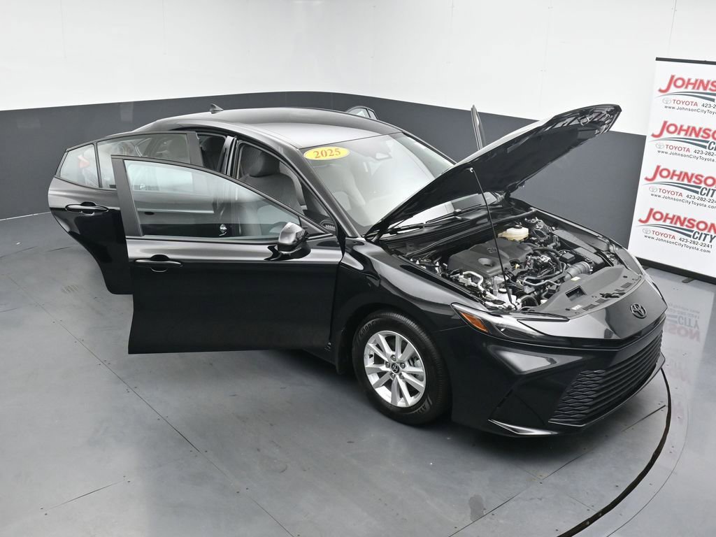 Used 2025 Toyota Camry LE FWD image 39