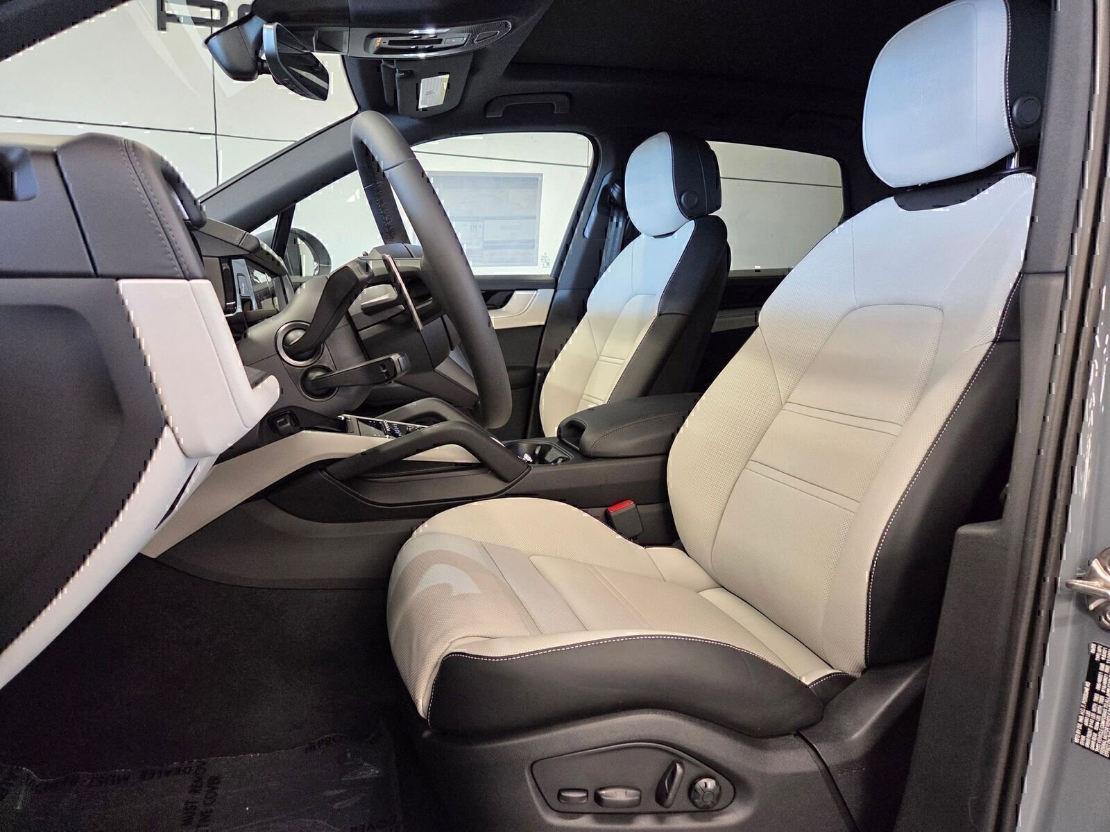 Certified 2026 Porsche Cayenne AWD/4WD image 5