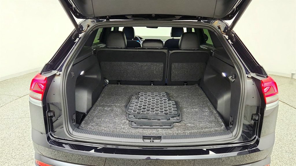 Used 2024 Volkswagen Atlas Cross Sport SE w/ Panoramic Sunroof Package FWD image 21