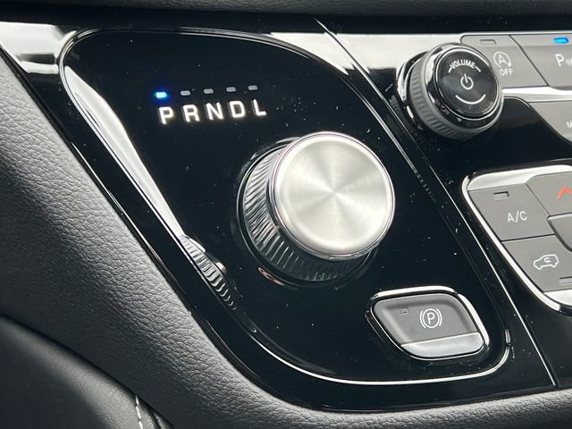 New 2026 Chrysler Pacifica Limited w/ Uconnect Theater Family Group image 30