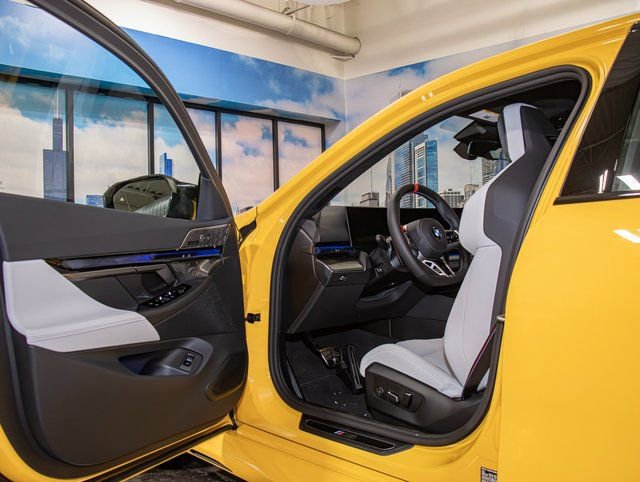 New 2026 BMW M5 w/ Carbon Package image 13