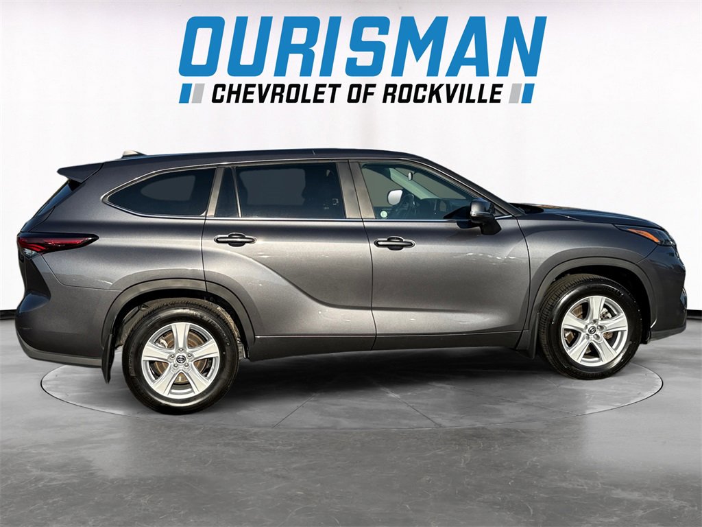 Used 2024 Toyota Highlander LE image 7