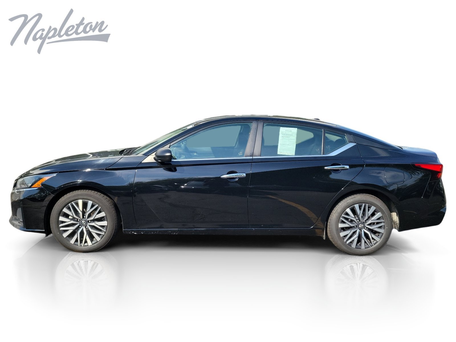 Used 2025 Nissan Altima 2.5 SV FWD image 2