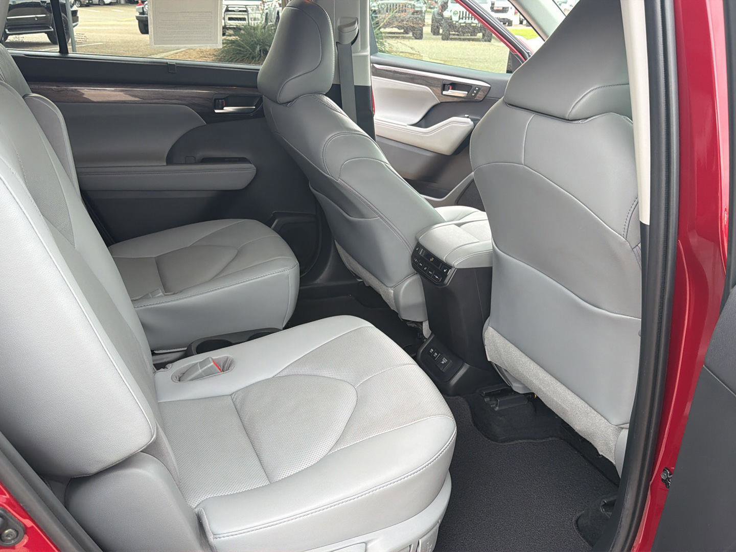 Used 2020 Toyota Highlander Platinum AWD/4WD image 18