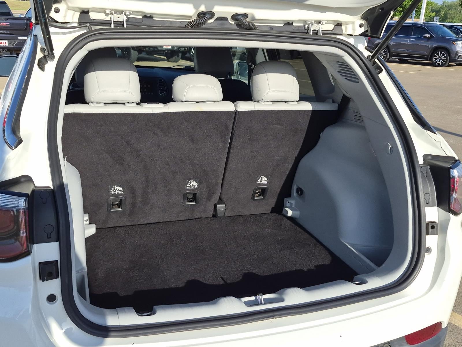 Used 2017 Jeep Compass Latitude w/ Popular Equipment Group image 9