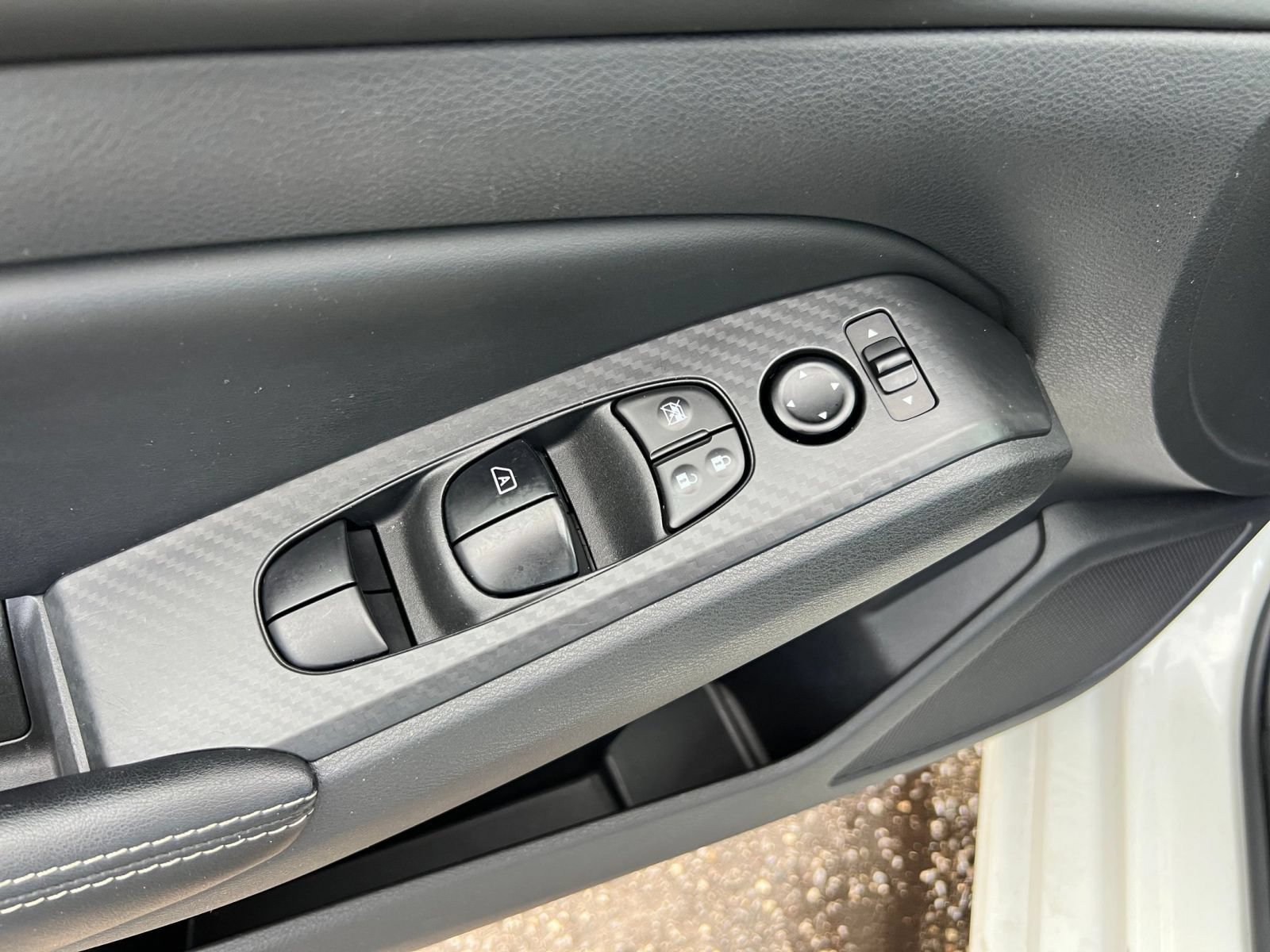 Used 2025 Nissan Altima 2.5 SV FWD image 15