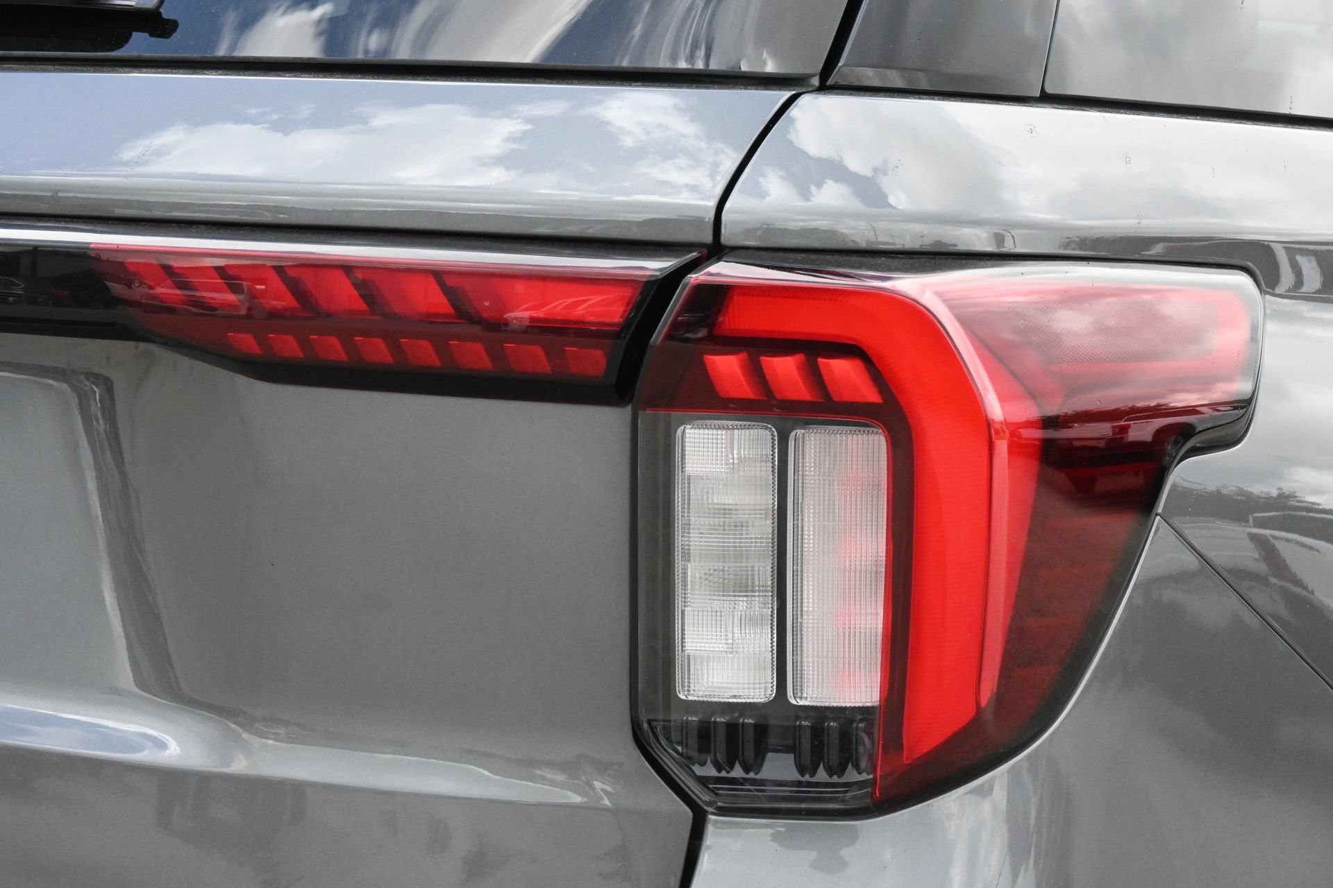 Certified 2025 Ford Explorer ST-Line RWD image 20