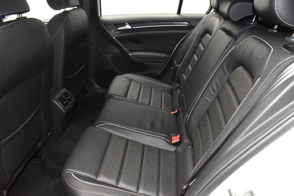 Used 2019 Volkswagen Golf R 4-Door AWD/4WD image 32