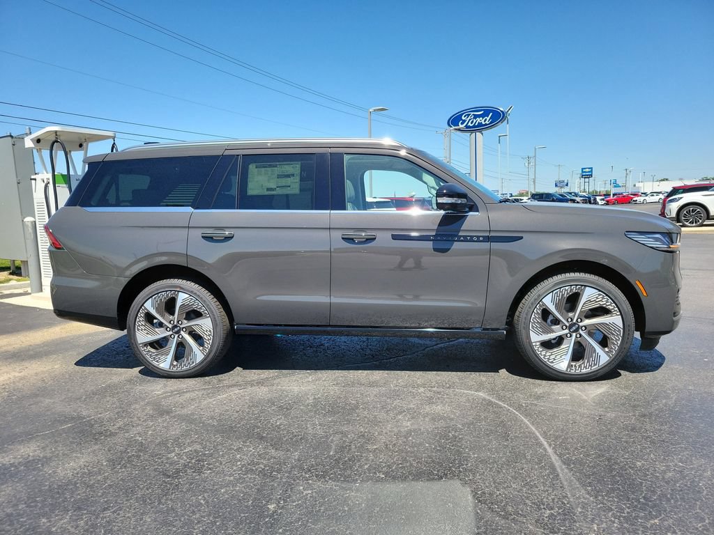 New 2026 Lincoln Navigator Black Label AWD/4WD image 3