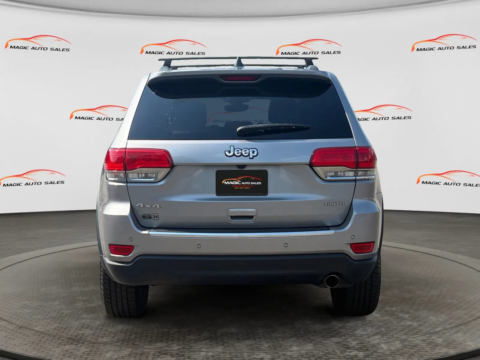 Used 2018 Jeep Grand Cherokee Limited AWD/4WD image 9