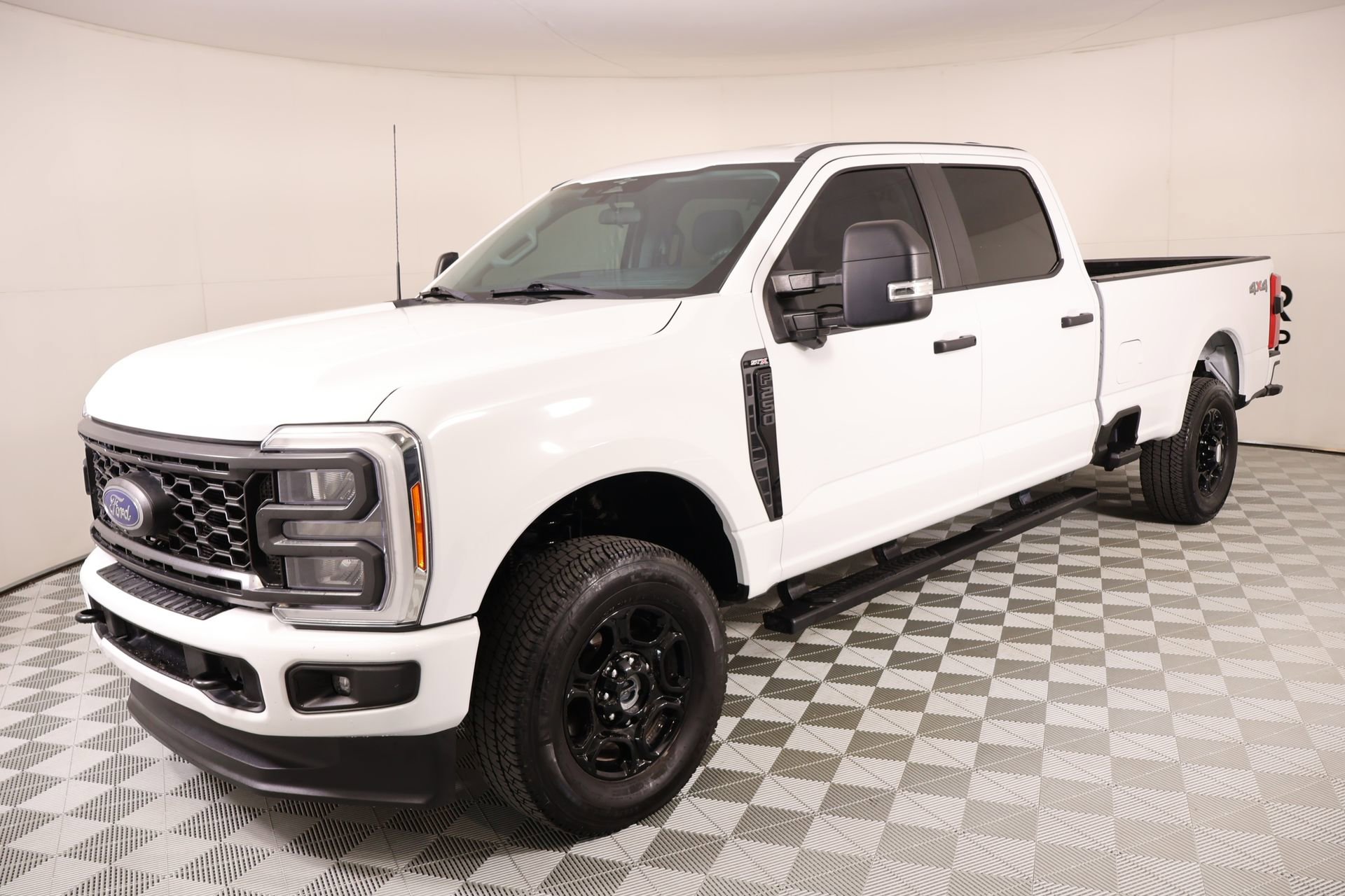 Used 2023 Ford F250 XL w/ STX Appearance Package AWD/4WD image 9