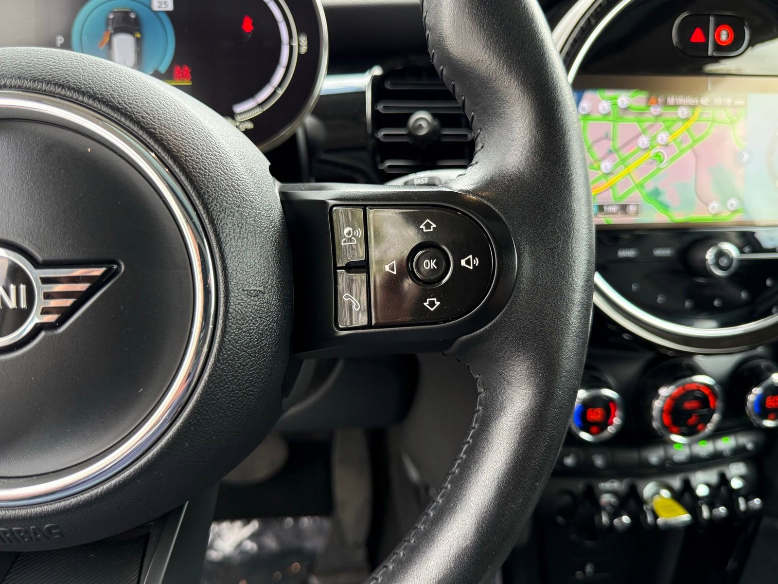 Used 2024 MINI Cooper SE FWD image 25