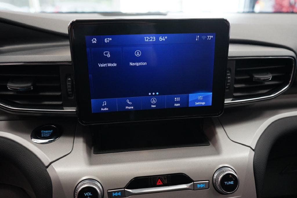 Used 2023 Ford Explorer XLT w/ Equipment Group 202A AWD/4WD image 39