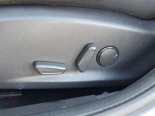 Used 2016 Ford Focus SE w/ Equipment Group 201A FWD image 11