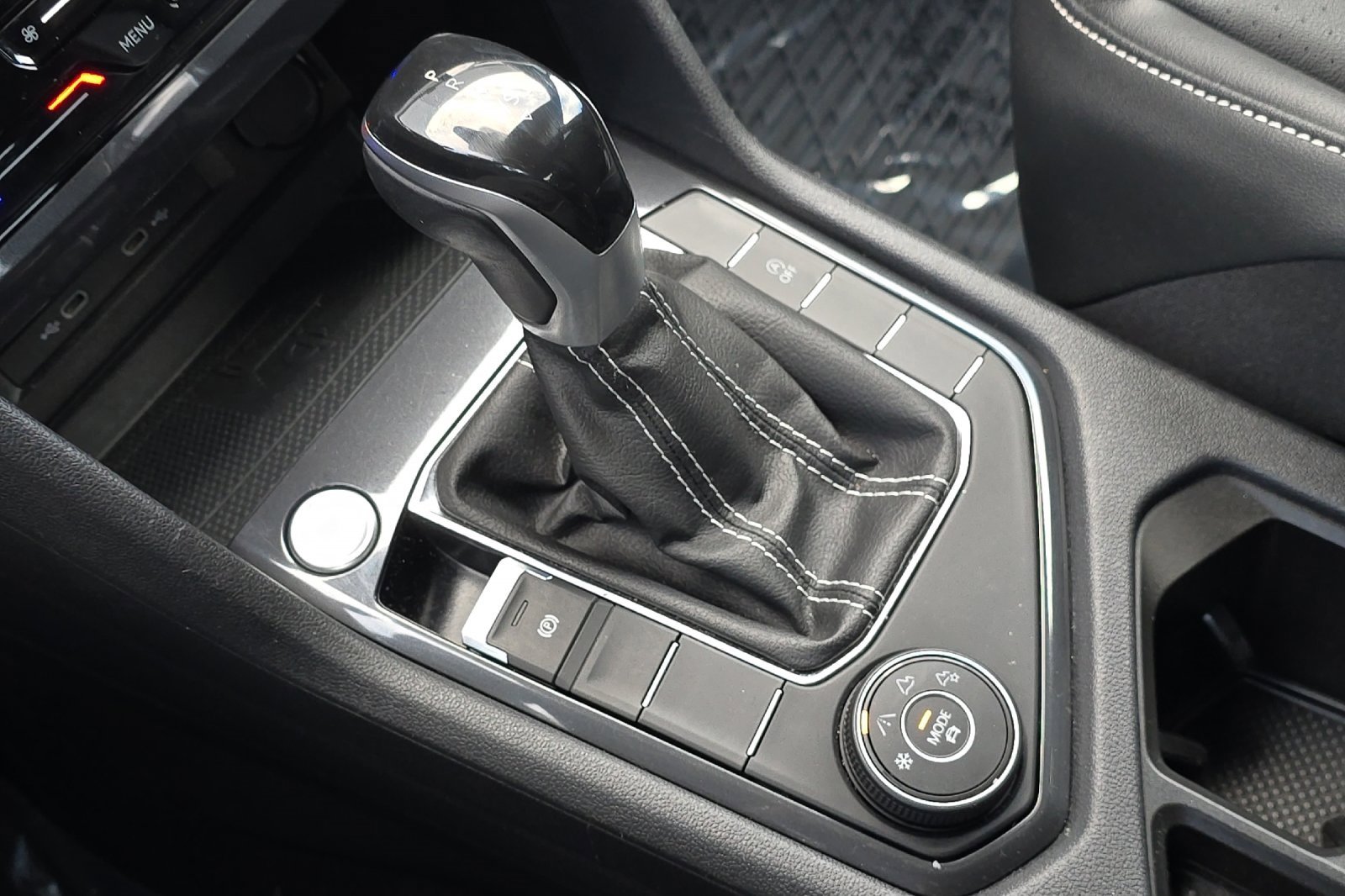 Used 2022 Volkswagen Tiguan SE image 23