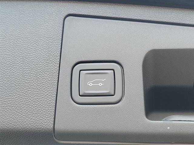 Certified 2023 Cadillac XT4 Premium Luxury image 12